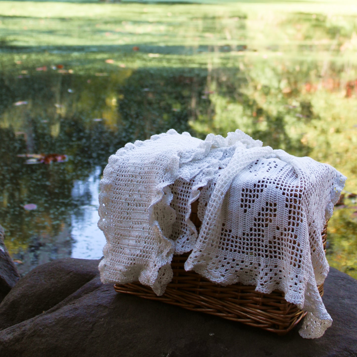 Filet Crochet Swan Handkerchief