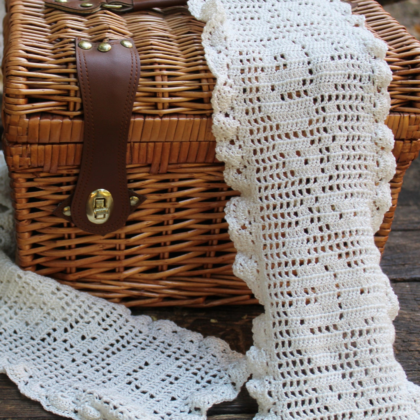 Filet Crochet Rose Scarf