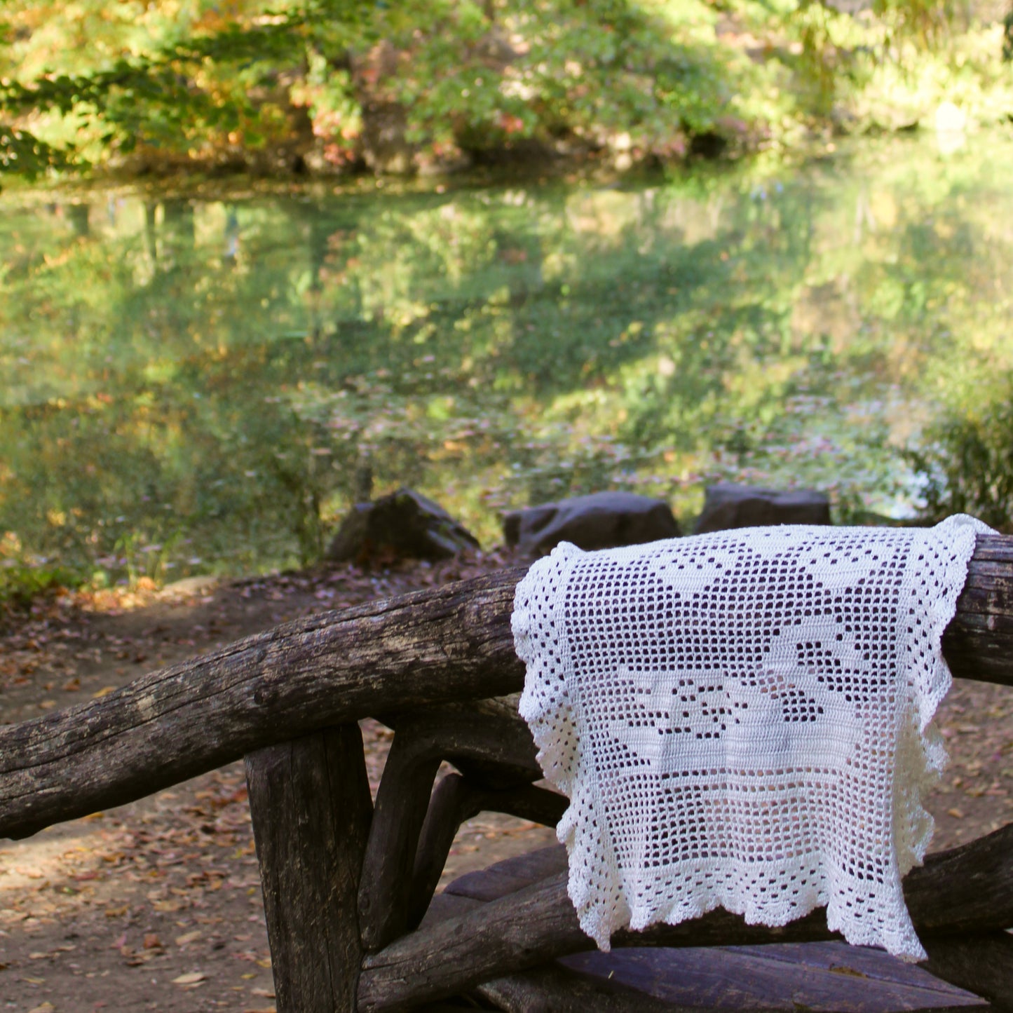 Filet Crochet Swan Handkerchief